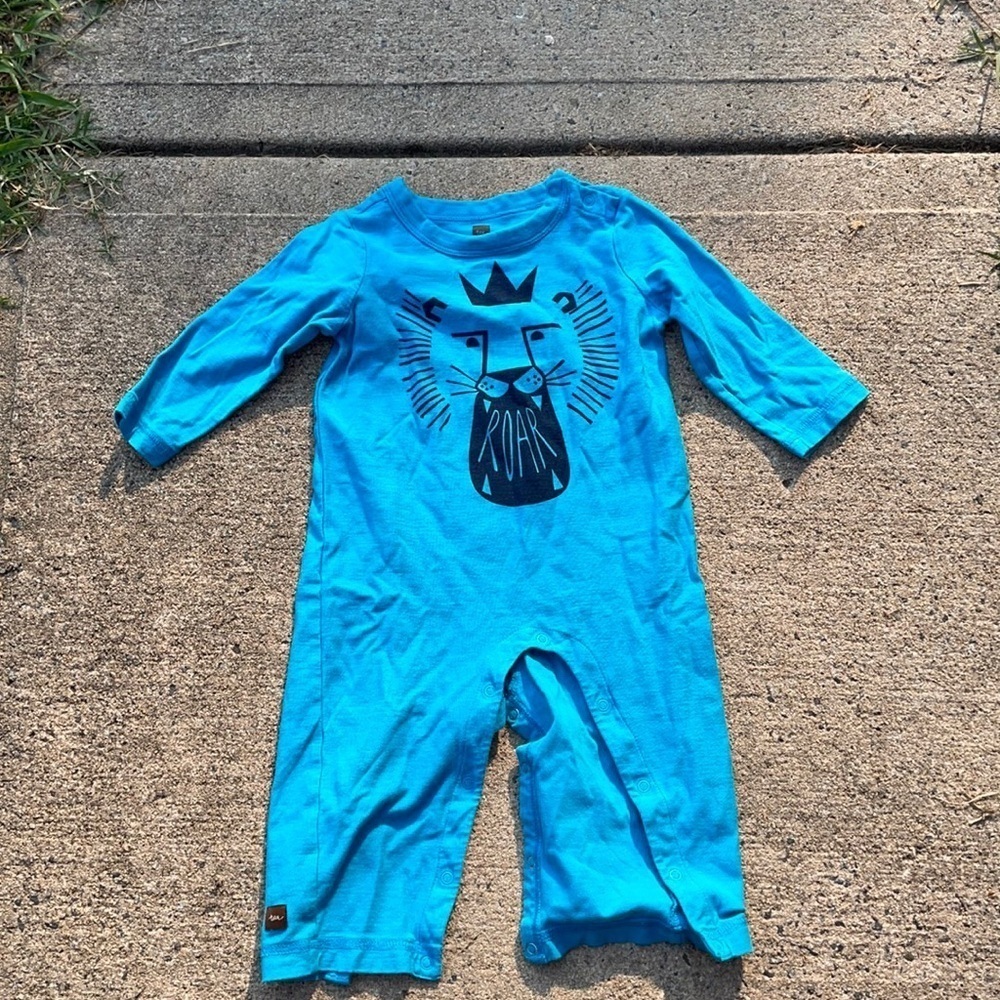 Tea Collection lion face long one-piece romper